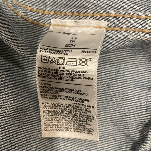 Old Navy Boyfriend Trucker Jean Jacket - Picture 9 of 14